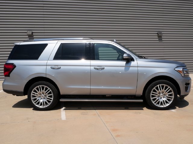 Used 2023 Ford Expedition Limited AWD/4WD image 2