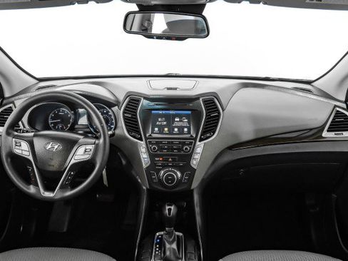 Used 2018 Hyundai Santa Fe SE image 12