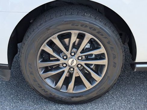 Used 2021 Ford Expedition Limited image 13