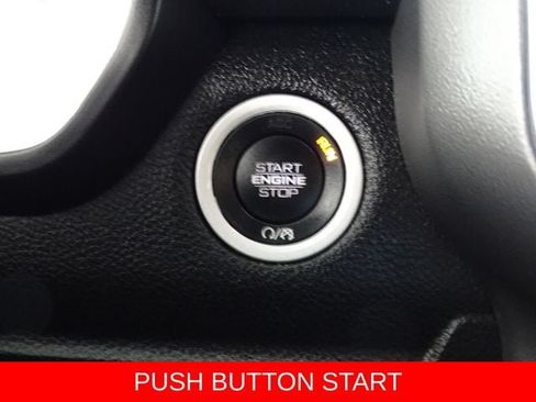 Used 2022 RAM 1500 Laramie AWD/4WD image 9