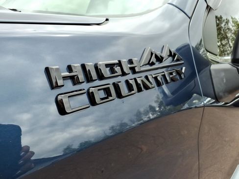 Used 2022 Chevrolet Silverado 1500 High Country w/ Safety Package II AWD/4WD image 2
