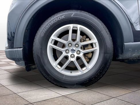 Certified 2025 Ford Explorer Active AWD/4WD image 9