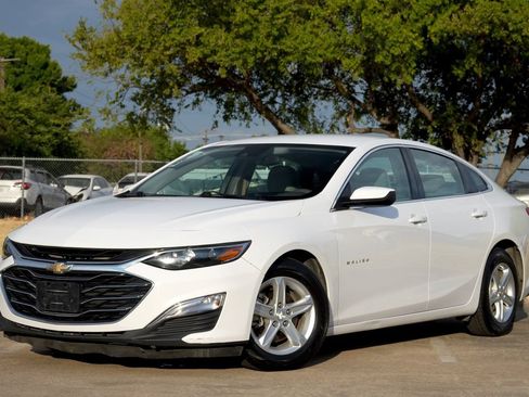Used 2020 Chevrolet Malibu LS w/ Driver Confidence Package II FWD image 2
