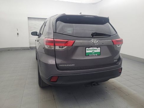 Used 2019 Toyota Highlander XLE FWD image 6