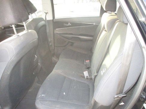 Used 2019 Kia Sorento L image 10