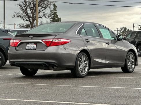 Used 2016 Toyota Camry SE image 5