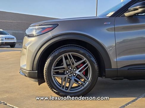 Used 2025 Ford Explorer ST-Line w/ ST-Line Street Pack AWD/4WD image 9
