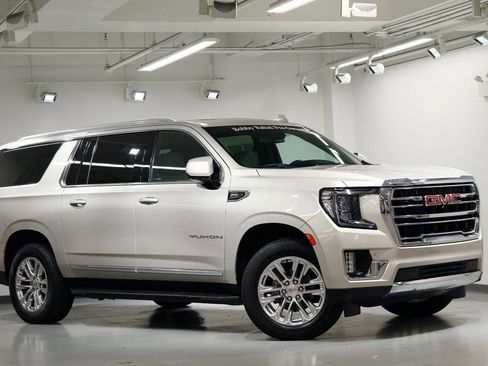 Used 2021 GMC Yukon XL SLT w/ SLT Luxury Plus Package image 2