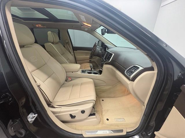 Used 2014 Jeep Grand Cherokee Overland w/ Advanced Technology Group AWD/4WD image 46