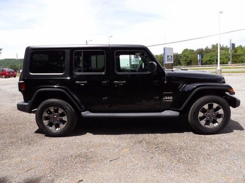 Used 2019 Jeep Wrangler Unlimited Sahara w/ Cold Weather Group AWD/4WD image 5