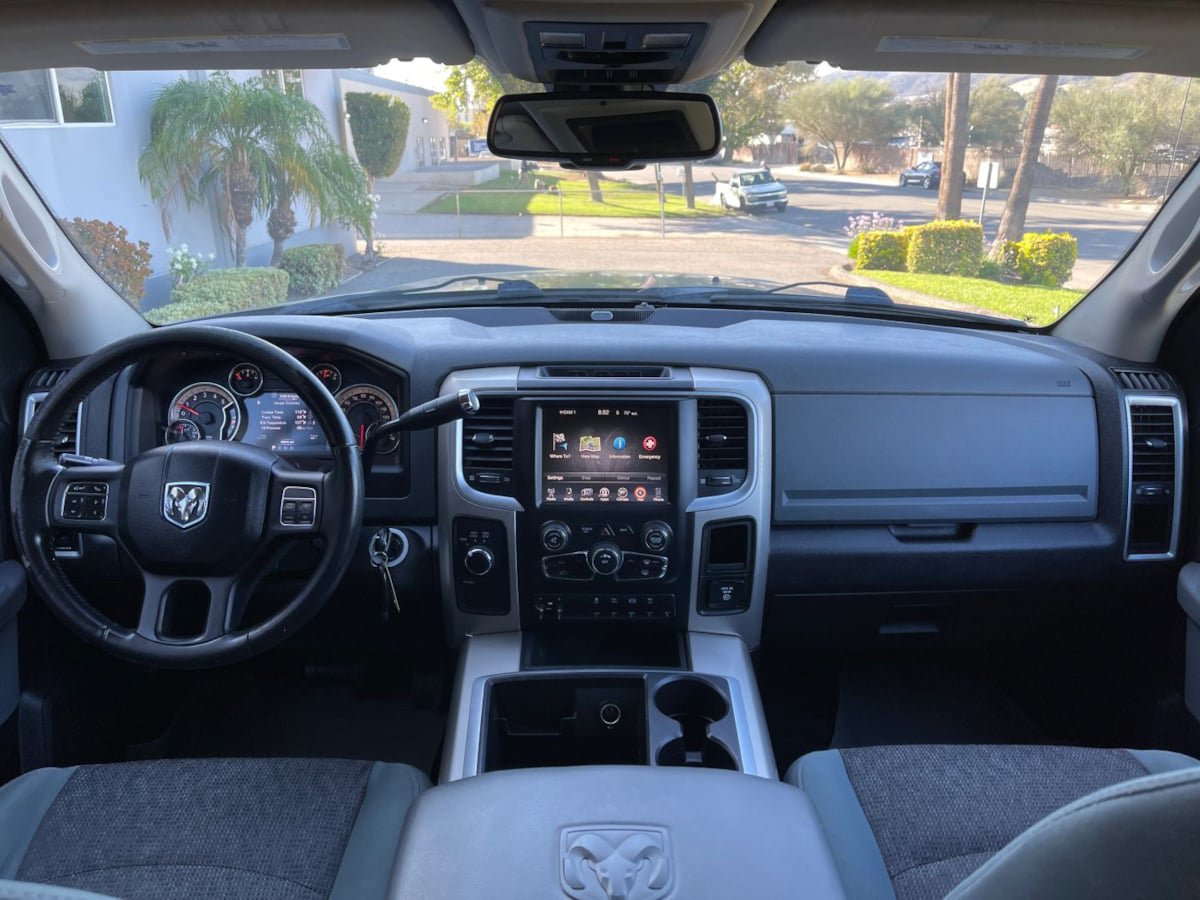 Used 2014 RAM 2500 SLT w/ Luxury Group AWD/4WD image 14
