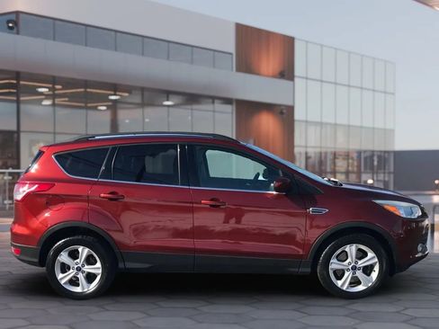 Used 2016 Ford Escape SE w/ Equipment Group 201A image 4