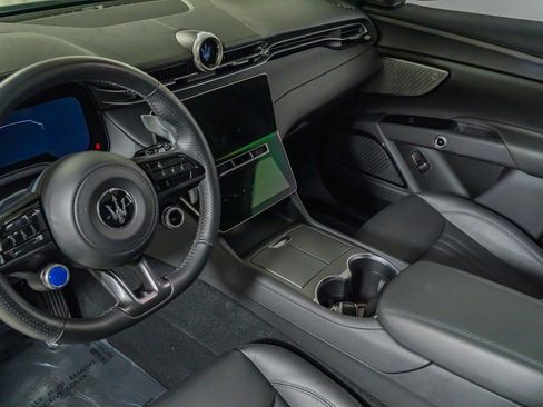 Used 2024 Maserati Grecale GT image 21