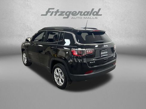 Used 2025 Jeep Compass Latitude AWD/4WD image 3