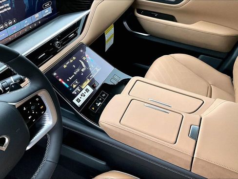 New 2026 INFINITI QX80 Luxe image 12