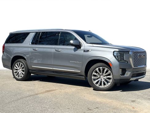 Used 2021 GMC Yukon XL Denali w/ Denali Premium Package image 2
