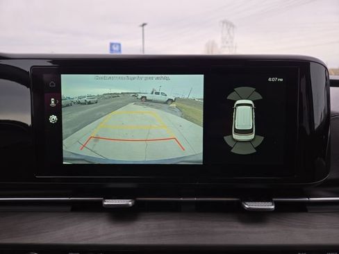 Used 2024 Kia Carnival EX image 27