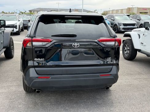 Used 2024 Toyota RAV4 LE AWD/4WD image 4