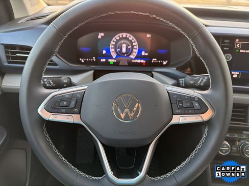 Used 2024 Volkswagen Taos SE image 25
