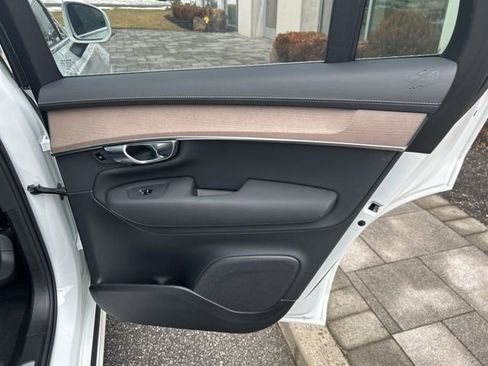 Used 2025 Volvo XC90 B5 Plus image 12