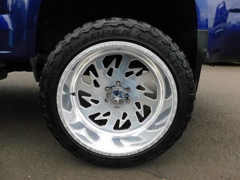 Used 2015 Chevrolet Colorado LT w/ Luxury Package RWD image 23