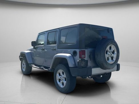 Used 2013 Jeep Wrangler Unlimited Sahara AWD/4WD image 6