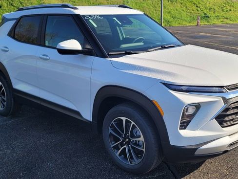 New 2026 Chevrolet TrailBlazer LT FWD image 2