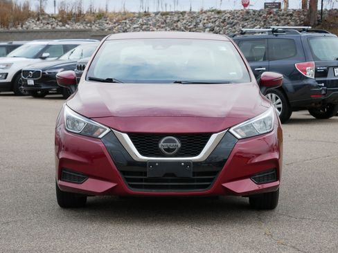 Used 2021 Nissan Versa SV image 3
