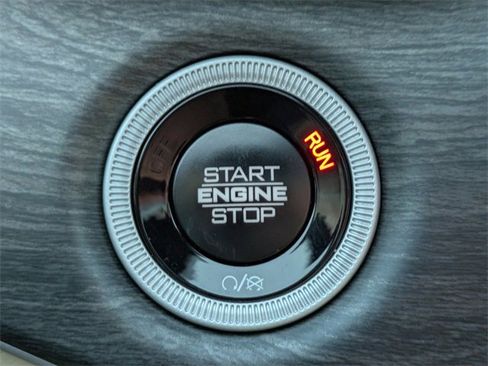 Used 2025 Jeep Grand Cherokee L Limited w/ Luxury Tech Group II image 34