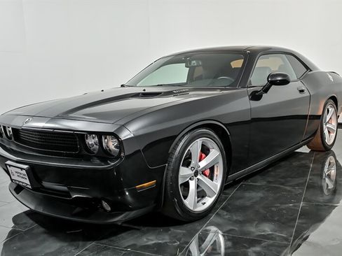 Used 2010 Dodge Challenger SRT8 RWD image 5