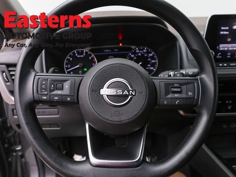 Used 2023 Nissan Rogue S AWD/4WD image 10