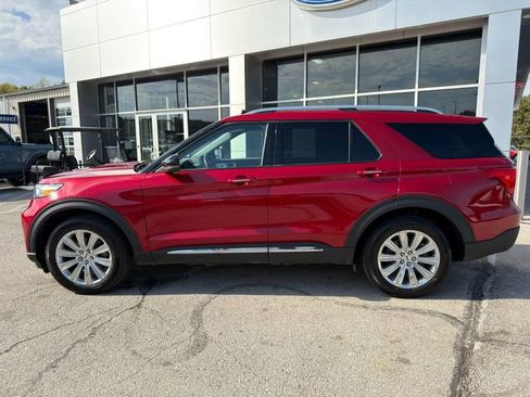 Used 2023 Ford Explorer Limited w/ Limited Technology Package image 4