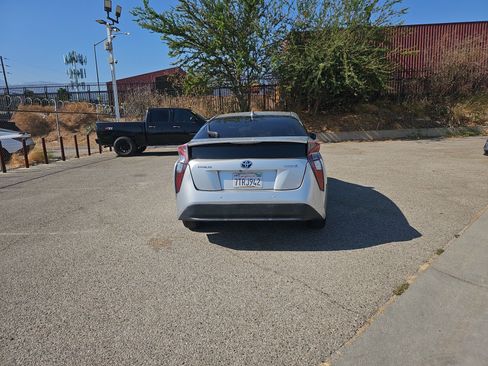 Used 2017 Toyota Prius Two w/ Prius Two Safety Plus Package FWD image 5
