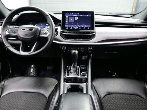 Used 2024 Jeep Compass Latitude image 17