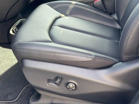 New 2026 Chrysler Pacifica Select image 14