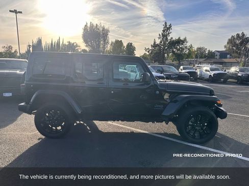 Used 2025 Jeep Wrangler Unlimited Sahara w/ Safety Group AWD/4WD image 7
