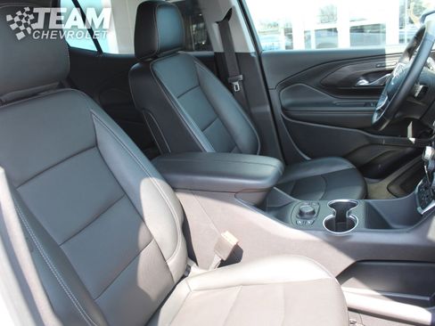 Used 2024 GMC Terrain SLT image 28