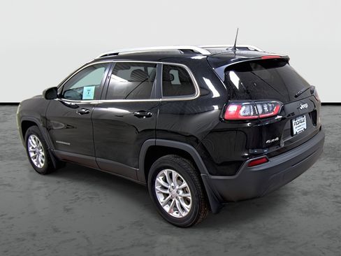 Used 2019 Jeep Cherokee Latitude w/ Cold Weather Group AWD/4WD image 2