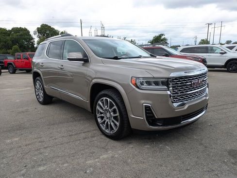 Used 2023 GMC Acadia Denali w/ Denali Ultimate Package FWD image 2