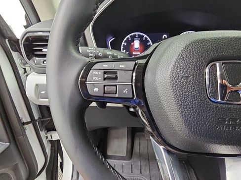 Used 2025 Honda Pilot Touring image 26