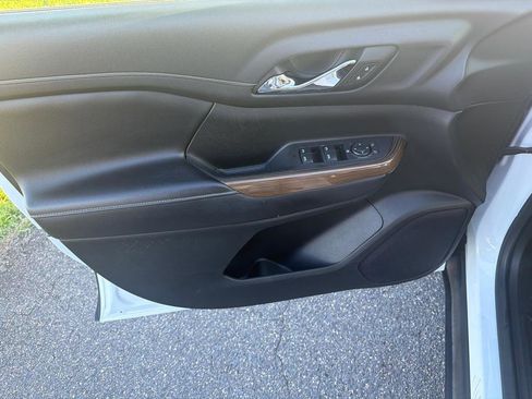 Used 2019 GMC Acadia SLE FWD image 31