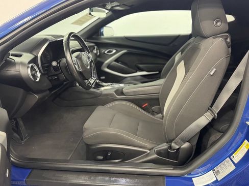 Used 2020 Chevrolet Camaro LT w/ Technology Package RWD image 7