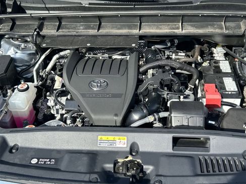 Used 2023 Toyota Highlander L image 9