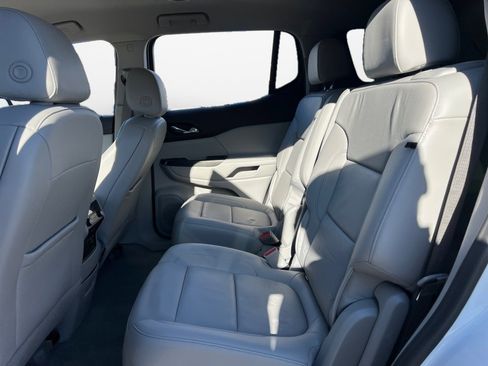 Used 2023 GMC Acadia SLT image 13