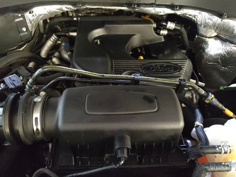 Used 2020 Ford Explorer XLT w/ Equipment Group 202A RWD image 30