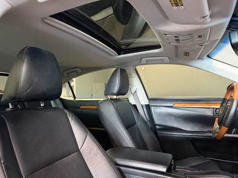 Used 2014 Lexus ES 300h w/ Luxury Package w/Bamboo Trim FWD image 21