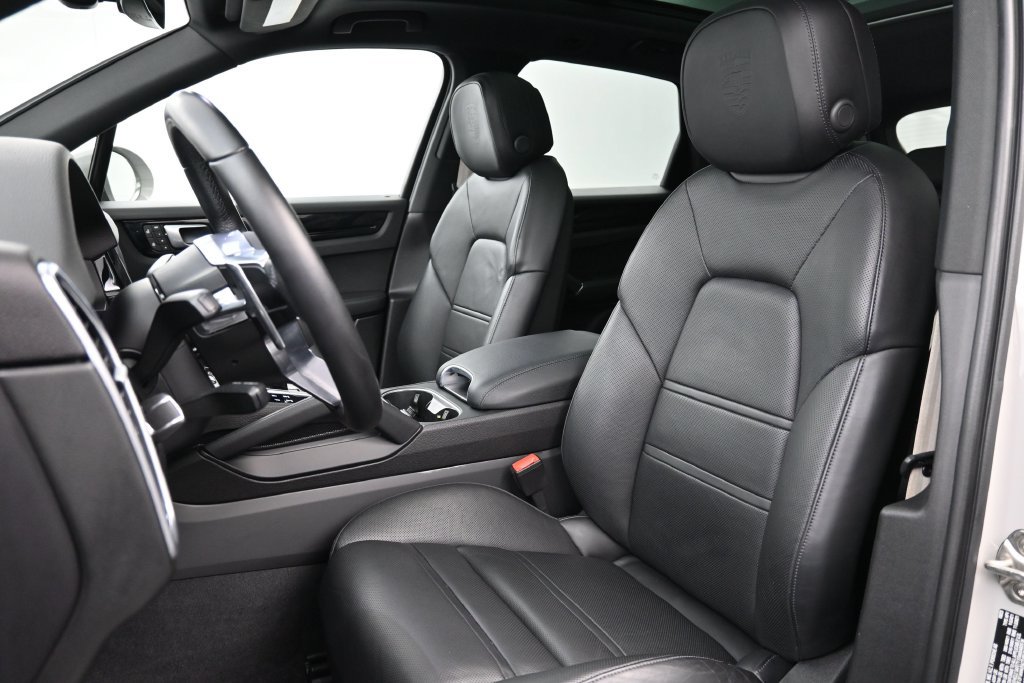 Certified 2023 Porsche Cayenne AWD/4WD image 5
