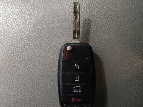 Used 2015 Kia Sorento LX image 32