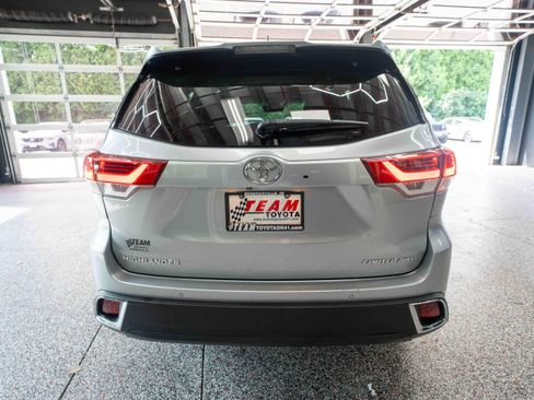 Used 2018 Toyota Highlander Limited Platinum w/ Carpet Mat Package (TMS) AWD/4WD image 3