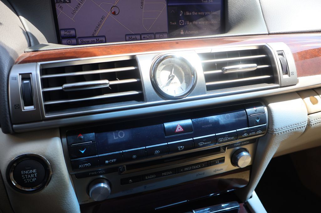 Used 2013 Lexus LS 460 w/ Comfort Pkg RWD image 21